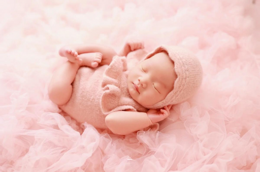 随县宝宝吃手是饿了吗